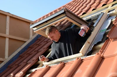 Pose de fenêtres de toit Velux à Denazé